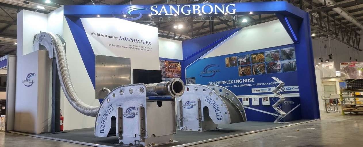 Sangbong Corporation stand displaying Dolphinflex LNG hoses and industrial equipment
